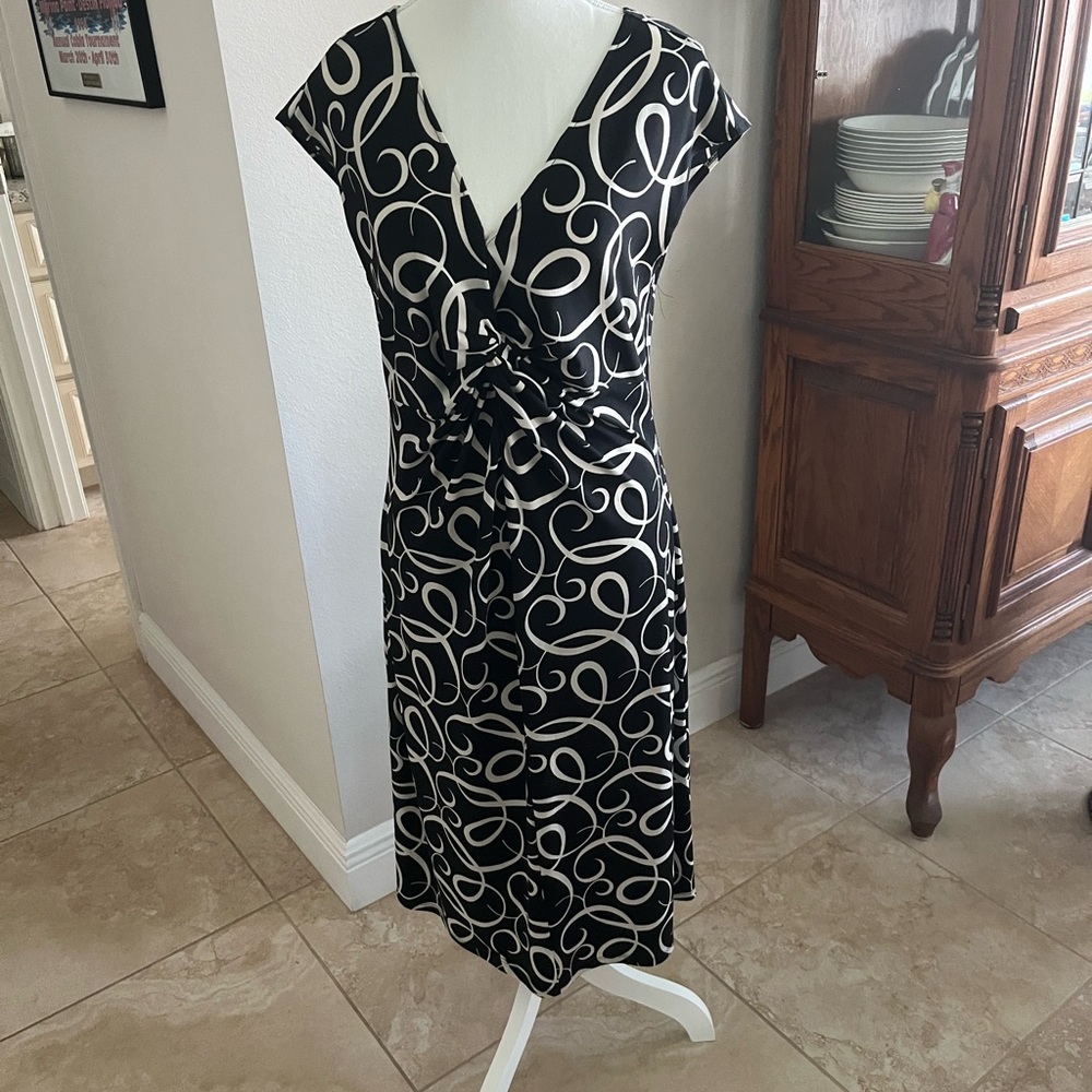 Pretty casual or work dress